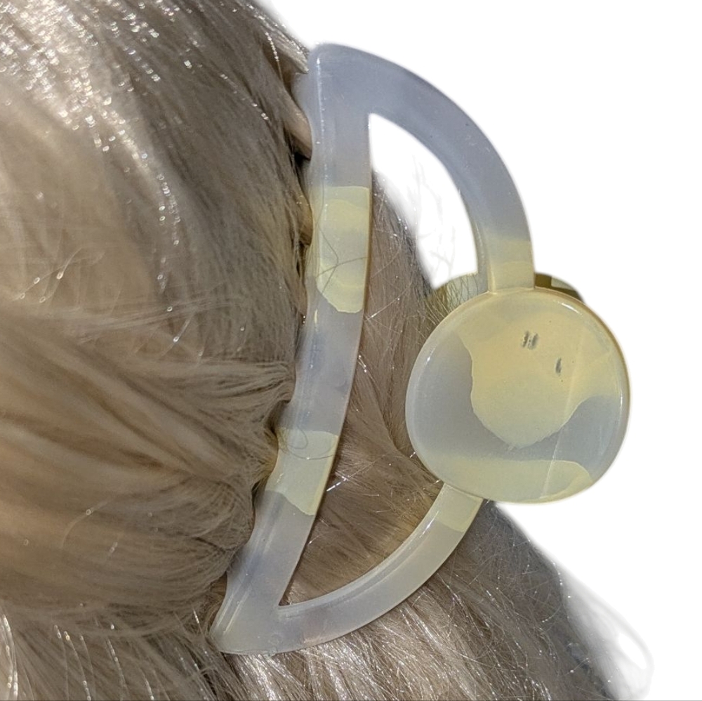 🍁 3/ $15 Boutique Claw Hair Clip